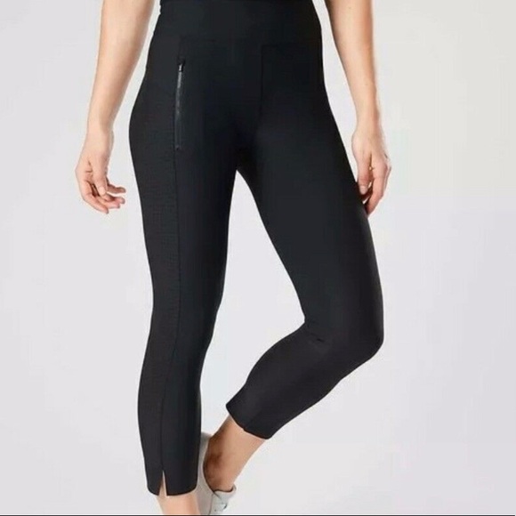 Athleta Pants - NWT ATHLETA STELLAR CROP PANT BLACK